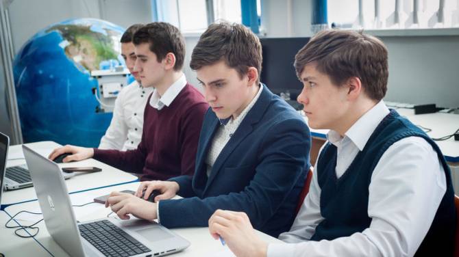 В Брянской области еще 48 школ смогут развивать цифровые технологии