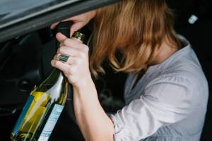 В Навле 27-летняя женщина дважды по пьяни угоняла машины