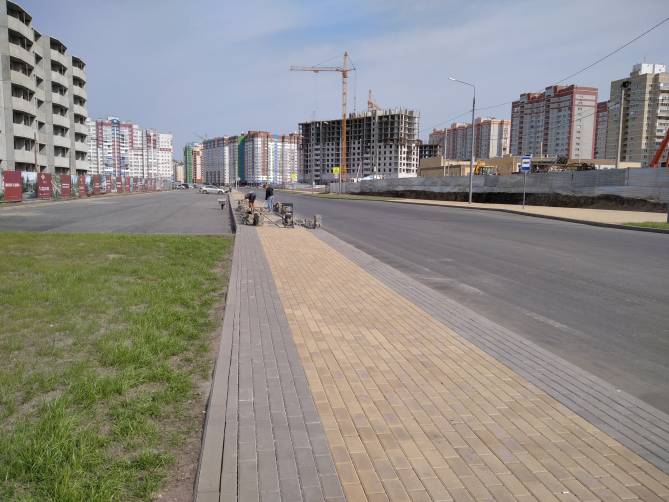 В Брянске новую дорогу на улице Горбатова открыли недоделанной