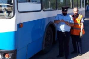 В Брянске сотрудники ГИБДД нашли семь неисправных троллейбусов