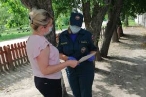 В Брасовском районе спасатели рассказали детям об опасности игр с огнем