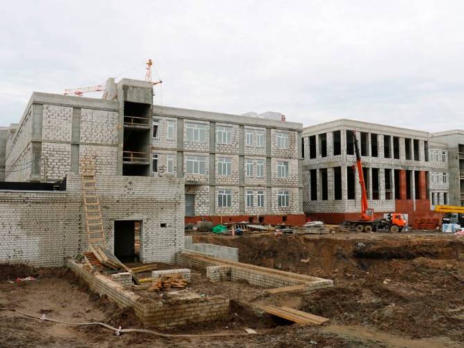 В Брянске продолжается строительство школы №72