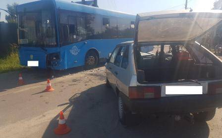 В Брянске 4 человека ранены в ДТП с автобусом №9
