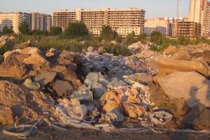 В центре Брянска появилась огромная свалка строительного мусора