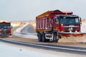 На Брянщине на федеральные трассы за ночь высыпали более 1,5 тысяч тонн песка и соли