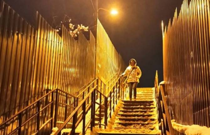 В Брянске включили фонарь над мрачной лестницей по Флотской