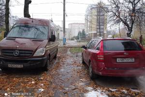 В Брянске на улице Костычева произошло странное ДТП