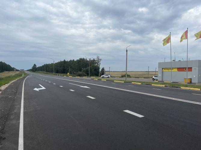 На трассе «Брянск-Новозыбков-Погар» уложили новый асфальт и сделали обочины