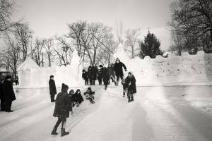 Снежный замок в парке Толстого восхитил брянцев