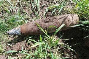 В Трубчевском районе нашли артиллерийский снаряд