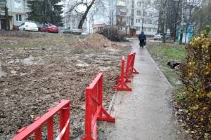 В Брянске коммунальные раскопки превратили дворы на Пилотов в грязевое месиво