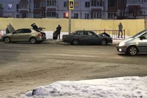 В ДТП на Романа Брянского пострадали два человека