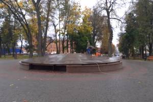 В Брянске фонтан в сквере Карла Маркса законсервировали на зиму