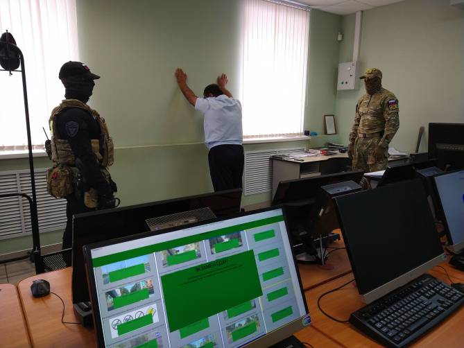 В Брянске появились эксклюзивные фото задержания офицеров МРЭО
