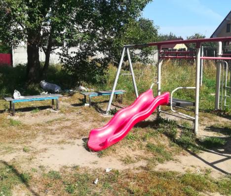 В Дятькове детская площадка превратилась в свалку