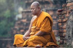 Брянец рассказал о сытой и вольготной жизни в тайском монастыре