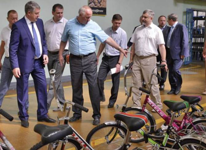 Брянскому губернатору Богомазу посоветовали пересесть на велосипед