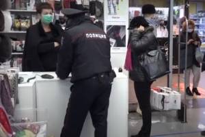 В Брянске проверили маски у сотрудников 4 тысяч магазинов
