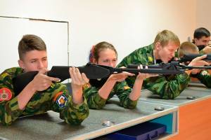 С нового учебного года брянским школьникам начнут преподавать начальную военную подготовку