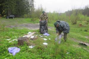 В Дятьковском районе освободили от мусора родник «Три колодца»