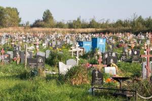 Деньги за похороны брянская администрация кладбища незаконно получала