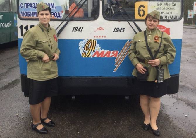 В Брянске 9 Мая водители и кондукторы переоделись в военную форму