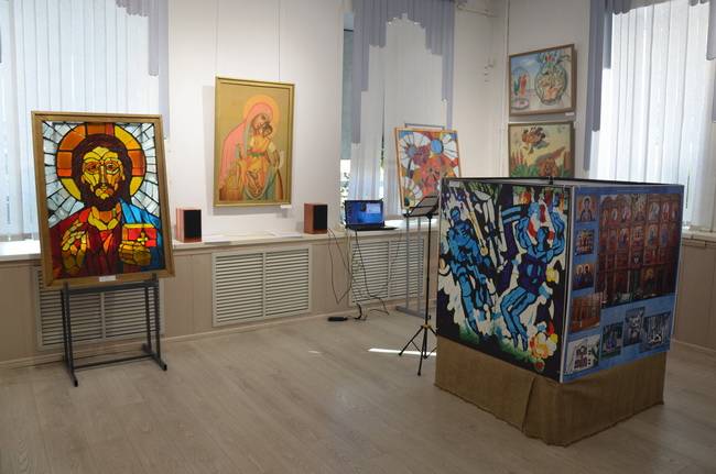 В Брянске открылась выставка памяти художника Юрия Новикова