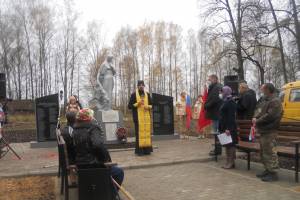 В брянском селе Луговец после реставрации открыли памятник воинам-освободителям