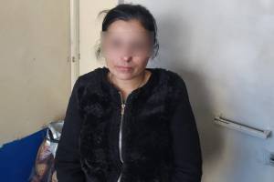 В Брянске женщина залезла в чужую квартиру и украла кошелёк с деньгами