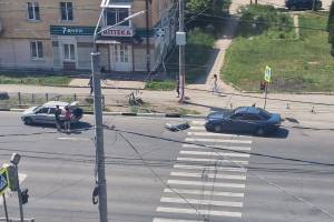 В Брянске на Таксопарке разбились два автомобиля
