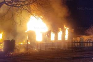Под Жуковкой при пожаре в доме и хозпостройках пострадал мужчина