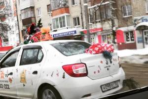 В Брянске появилось новогоднее такси