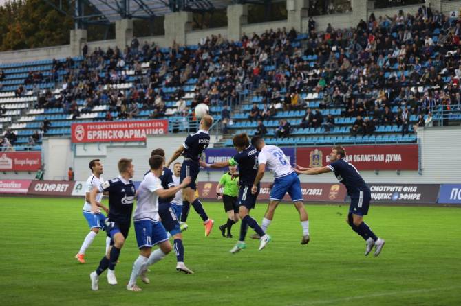 Первый тайм между брянским «Динамо» и «Волгарем» завершился вничью