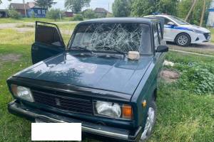 В Севске попавшийся на нарушении ПДД 18-летний водитель выместил злобу на своей машине