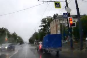 В Брянске проезд иномарки на красный свет сняли на видео