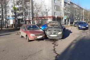 В Брянске на Орловской водитель легковушки разбил голову в ДТП