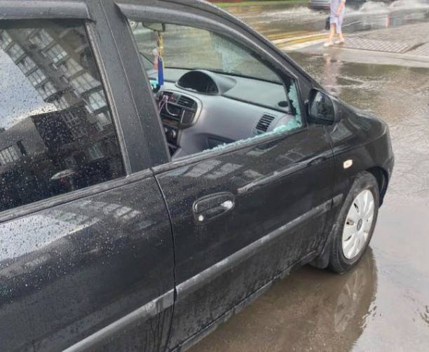 В Брянске на Менжинке припаркованному авто разбили стекло: владелец ищет свидетелей