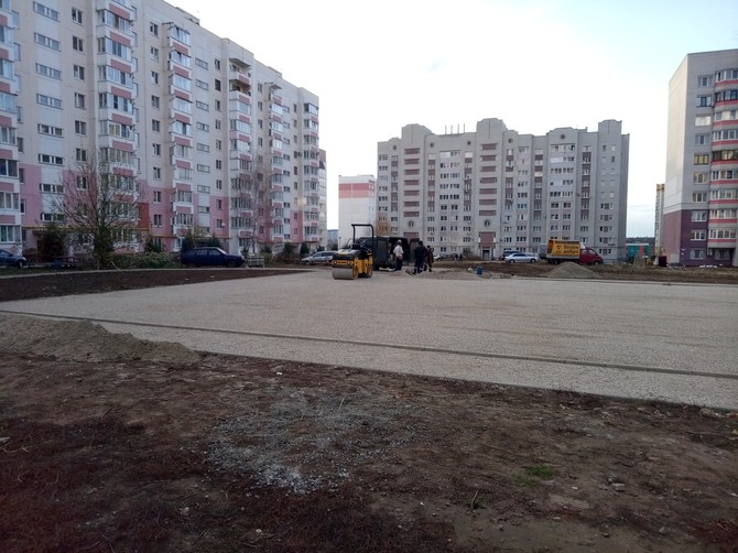 На улице Романа Брянского началось строительство сквера