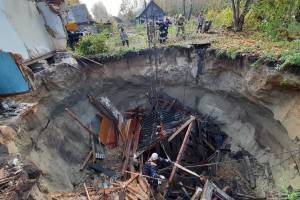 Жилой дом в брянском селе Вышков обрушился из-за карстового провала