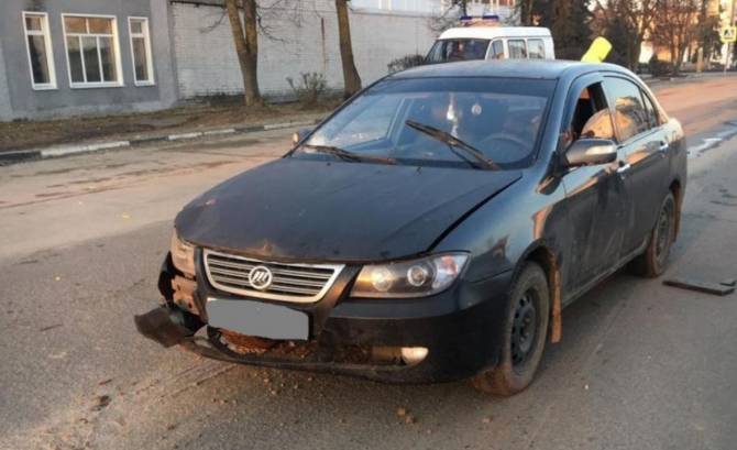 В Карачеве пьяный водитель китайского автомобиля сбил трех женщин