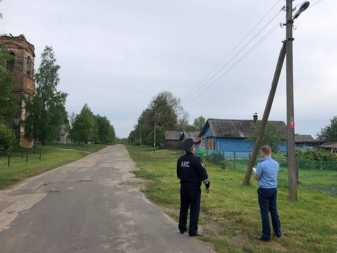 Гордеевских чиновников заставили вывести из кромешной тьмы посёлок Казаричи