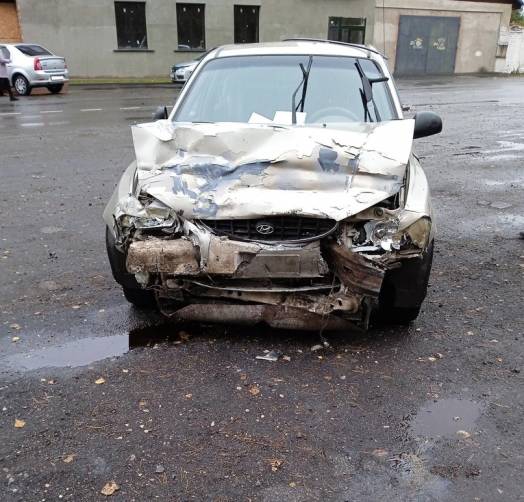 В Клинцах 61-летний водитель Skoda врезался в Hyundai и сломал рёбра