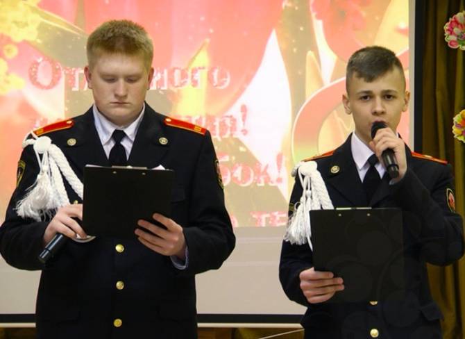 Клинцовские кадеты устроили концерт для бабушек и мам