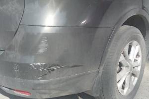 В Брянске на проспекте Ленина неизвестный водитель повредил чужое авто и скрылся