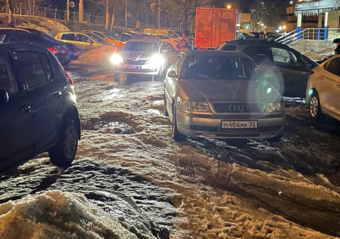 В брянском ЖК «Речной» началась ожесточённая война с водителями 
