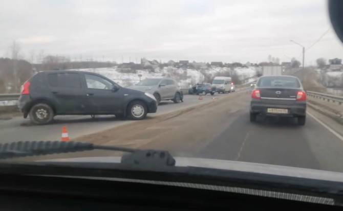 В Брянской области столкнулись четыре автомобиля