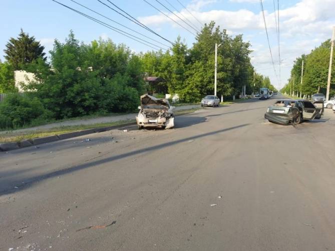 В Брянске в жутком ДТП на Ульянова водитель Chevrolet сломал рёбра
