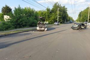 В Брянске в жутком ДТП на Ульянова водитель Chevrolet сломал рёбра
