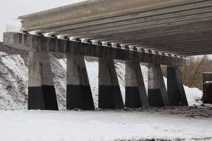 В Брянске в Новый год продолжили строить мост на набережной