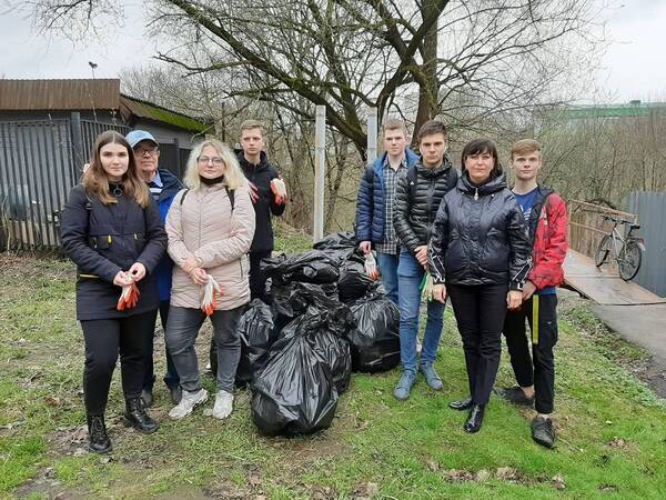 Брянские студенты помогли очистить от мусора Нижний Судок